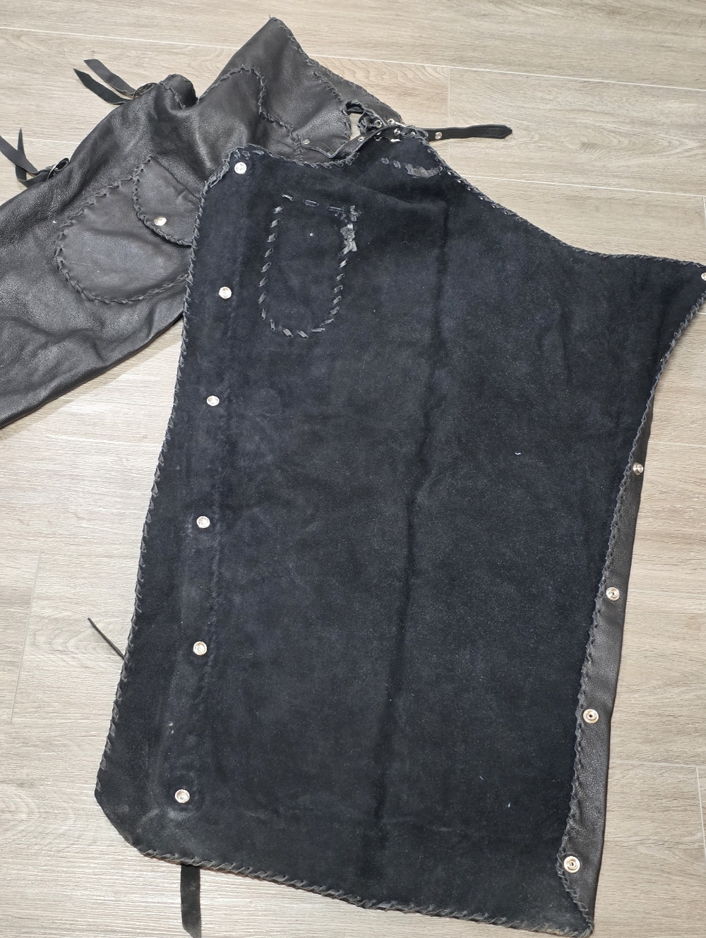 Vintage Heavy Leather Motorcycle/Cowboy Chaps Unisex Sz S-M Conchos Snaps - Picture 12 of 13